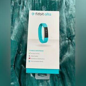 NWOT FITBIT ALTA Fitness Wristband In Teal